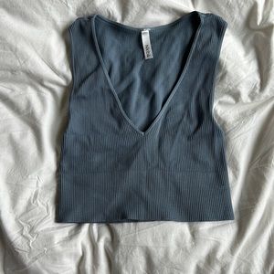 nikibiki v-neck cropped tank
